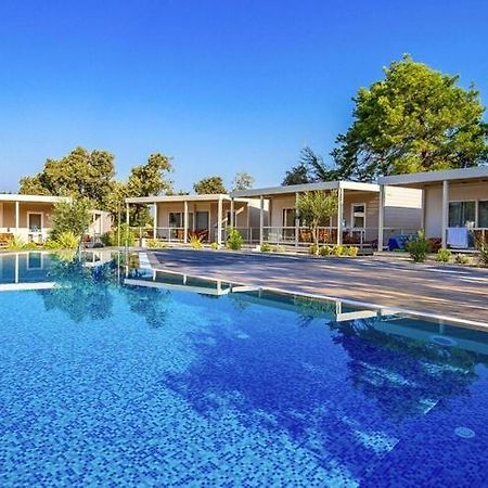 Mobile Home Mediteran Superior By The Pool In Caravan Park Strasko, נובליה מראה חיצוני תמונה