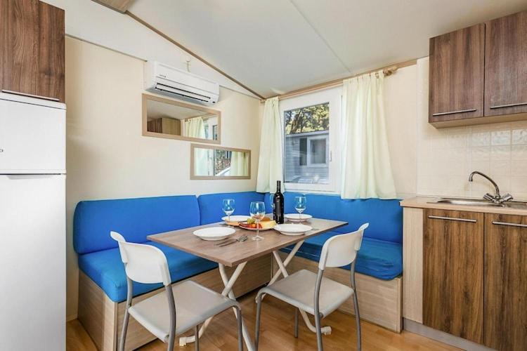Mobile Home Mediteran Superior By The Pool In Caravan Park Strasko, נובליה מראה חיצוני תמונה
