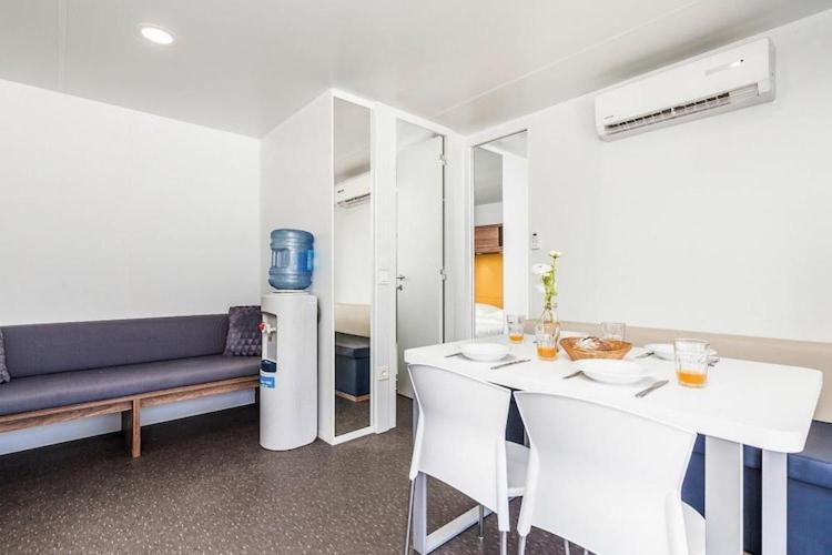 Mobile Home Mediteran Superior By The Pool In Caravan Park Strasko, נובליה מראה חיצוני תמונה