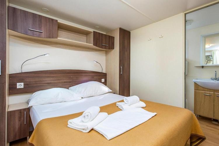 Mobile Home Mediteran Superior By The Pool In Caravan Park Strasko, נובליה מראה חיצוני תמונה