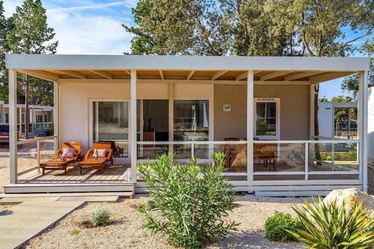 Mobile Home Mediteran Superior By The Pool In Caravan Park Strasko, נובליה מראה חיצוני תמונה