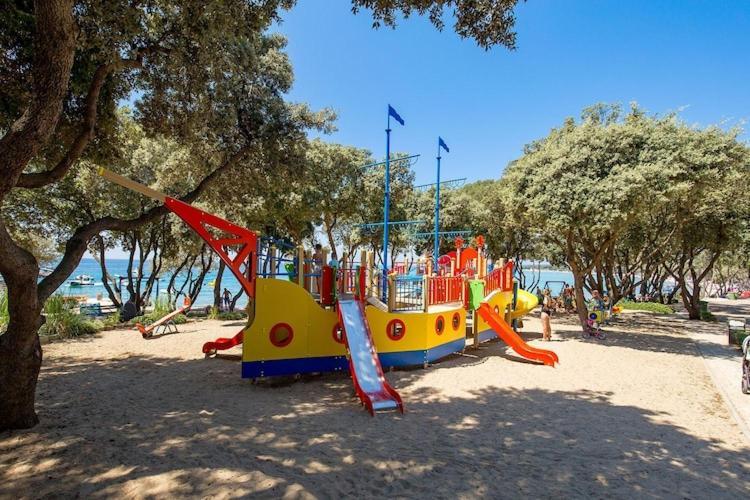 Mobile Home Mediteran Superior By The Pool In Caravan Park Strasko, נובליה מראה חיצוני תמונה