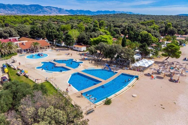 Mobile Home Mediteran Superior By The Pool In Caravan Park Strasko, נובליה מראה חיצוני תמונה