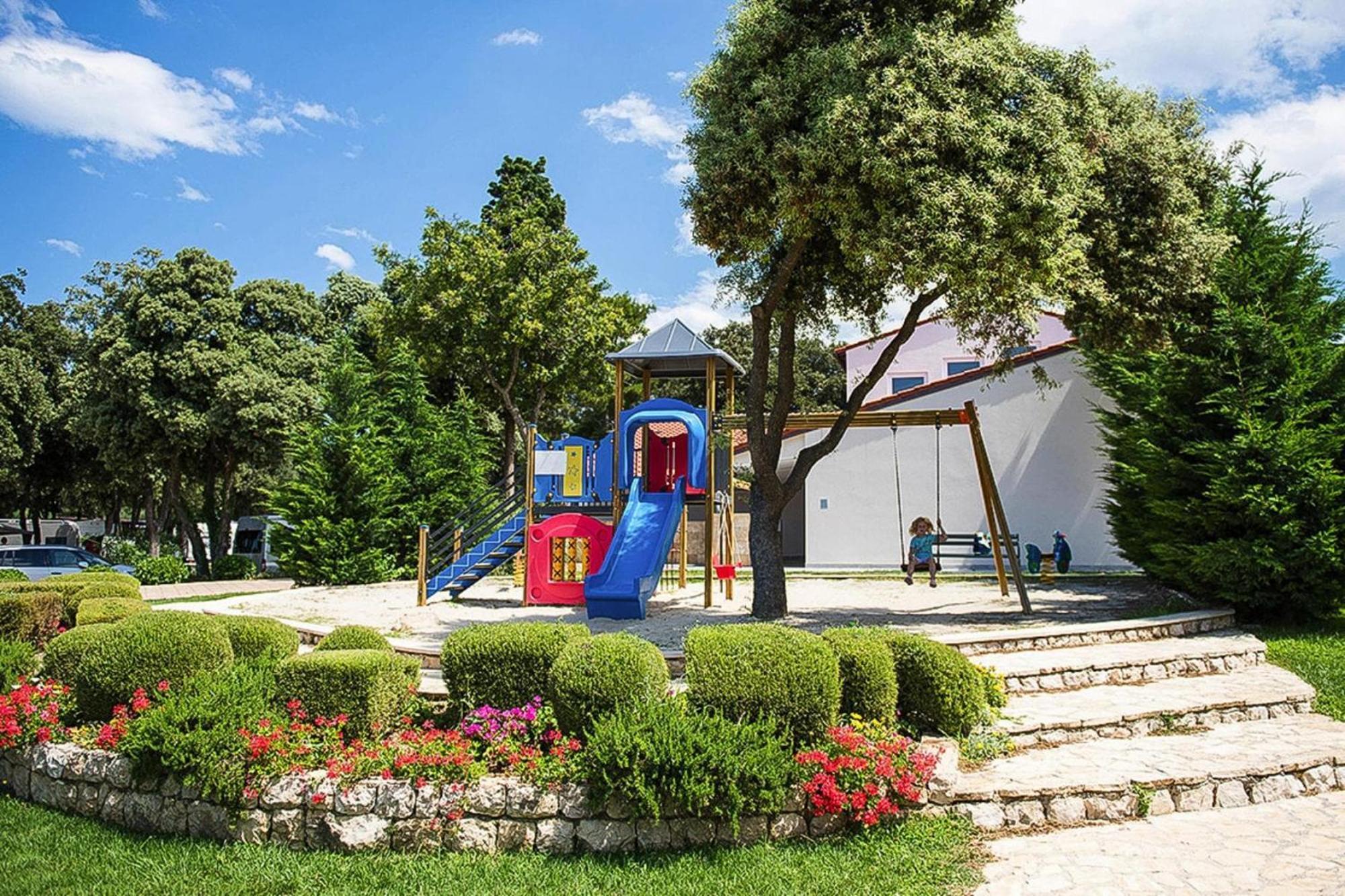 Mobile Home Mediteran Superior By The Pool In Caravan Park Strasko, נובליה מראה חיצוני תמונה